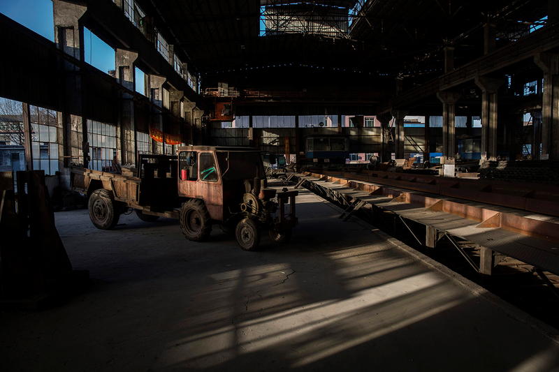Illustration for article titled Haunting Photos From an Abandoned Steel Mill in China